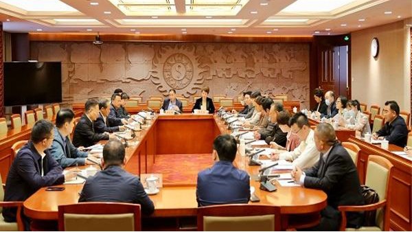 云南滇龍塑膠創始人參加省人大常委會會議（云南省優化營商環境條例會議）